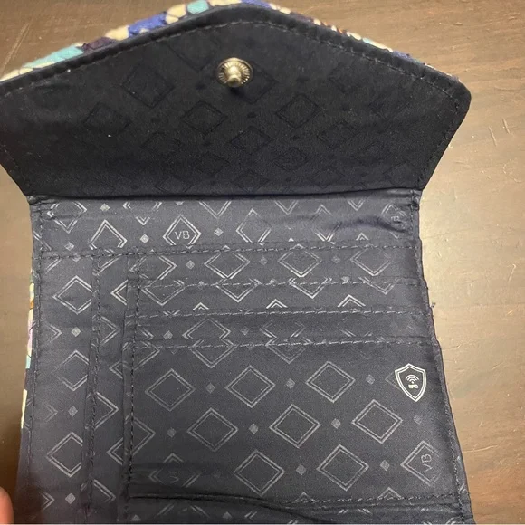 Vera Bradley Euro Wallet Lisbon Medallion RFID Trifold Snap Close Travel Compact - Picture 8 of 14